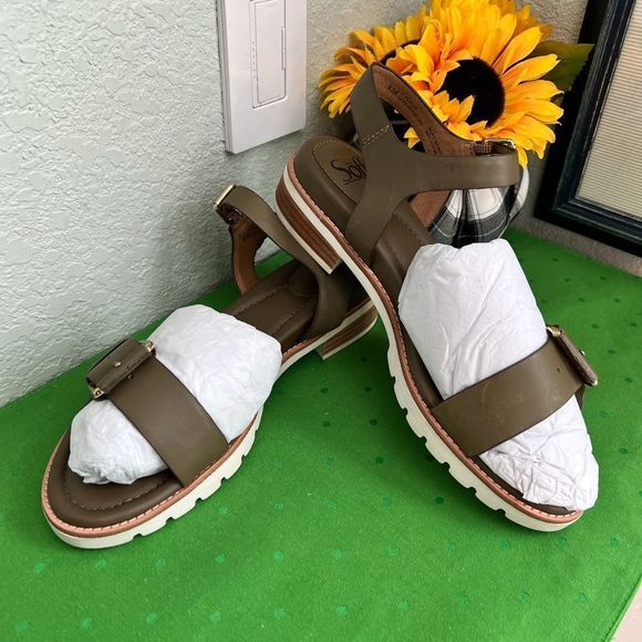 Sofft Olive Green Sandals - Picture 3 of 6